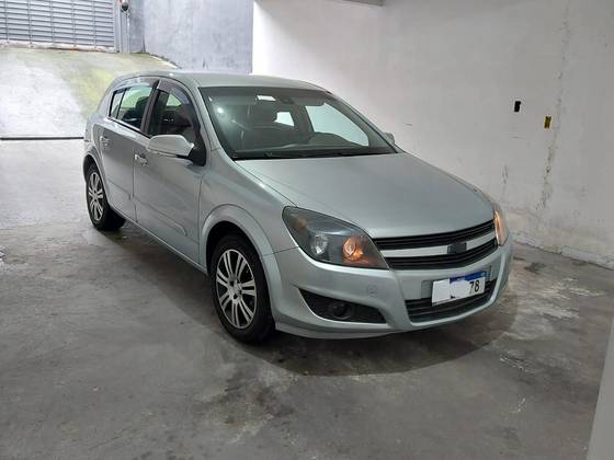 CHEVROLET VECTRA 2.0 MPFI GT HATCH 8V FLEX 4P MANUAL CHEVROLET VECTRA 2.0 MPFI GT HATCH 8V FLEX 4P MANUAL